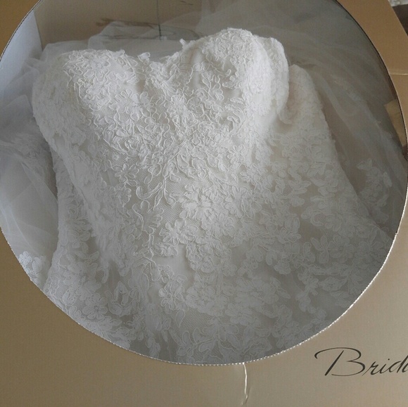 Essense of Australia Wedding Dress Style D1679 - Picture 5 of 8